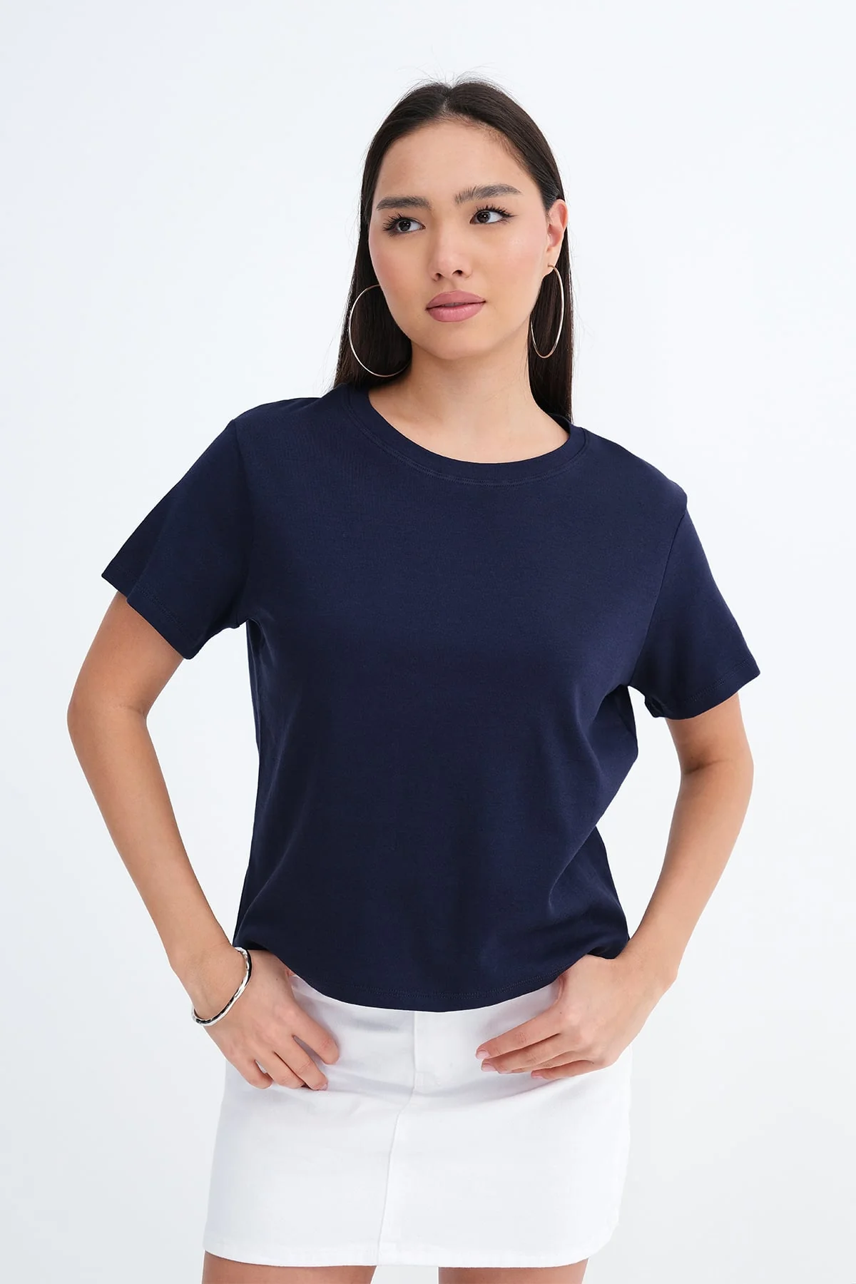 Crew Neck Basic T-shirt - Image 4