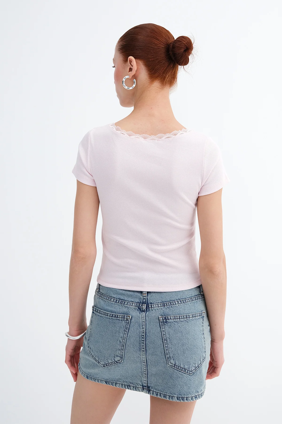 Lace Collar T-Shirt - Image 15