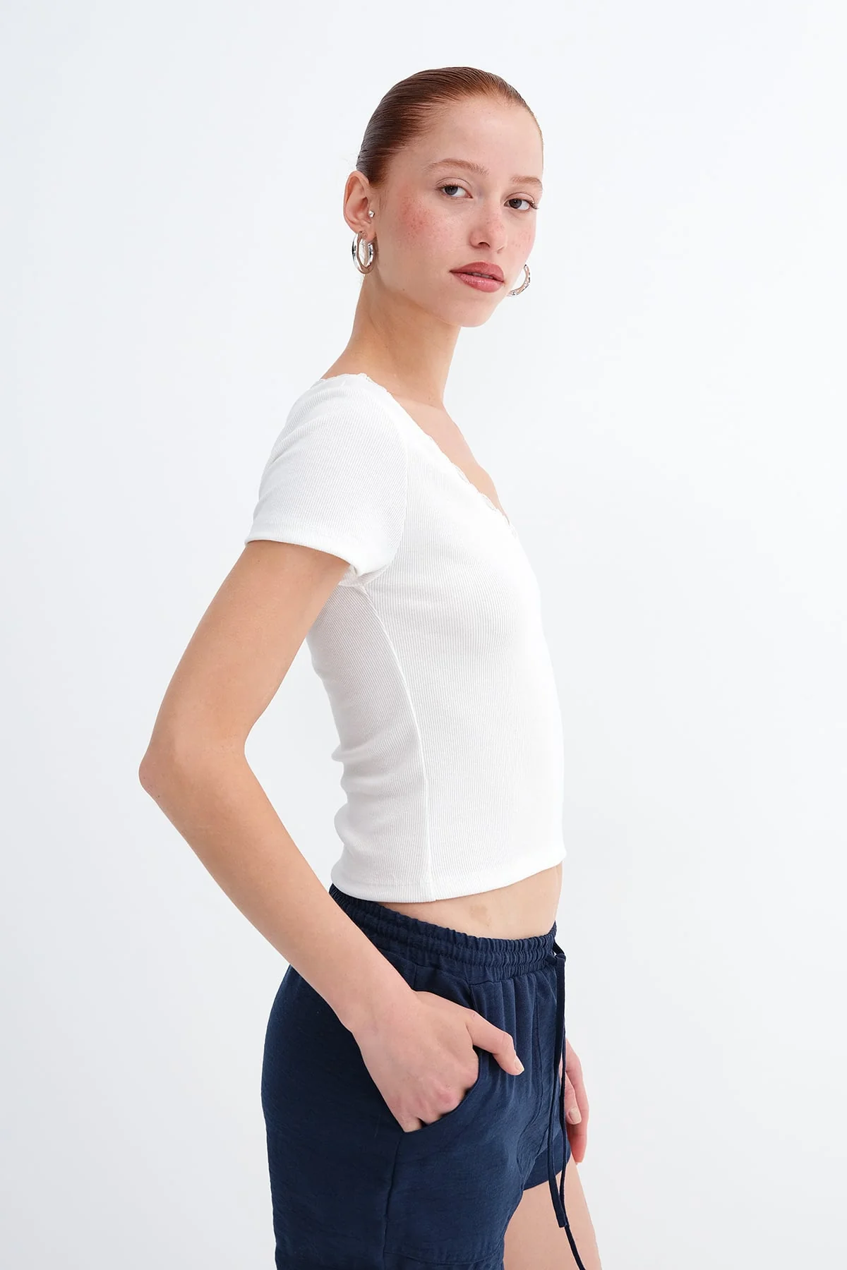 Lace Collar T-Shirt - Image 16