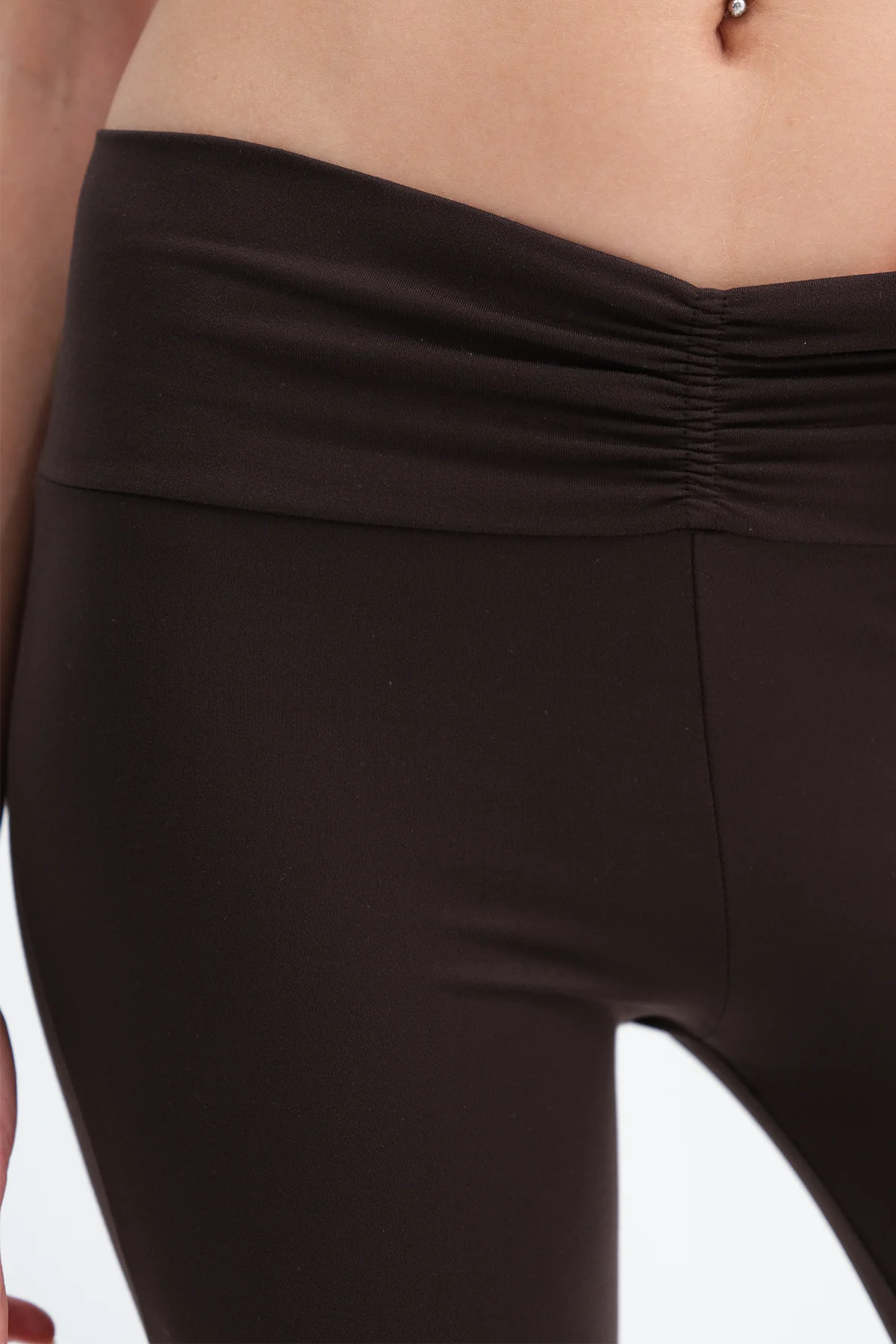 Ruched Front Flared Leggings - Image 5