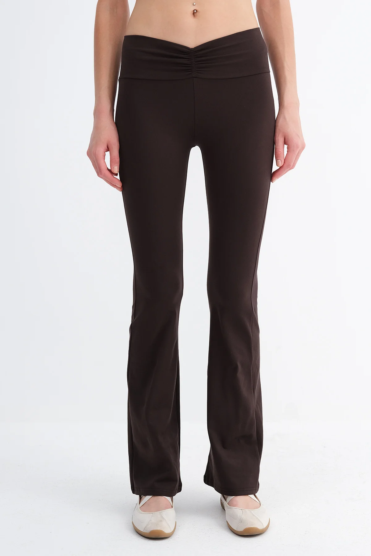 Ruched Front Flared Leggings - Image 9