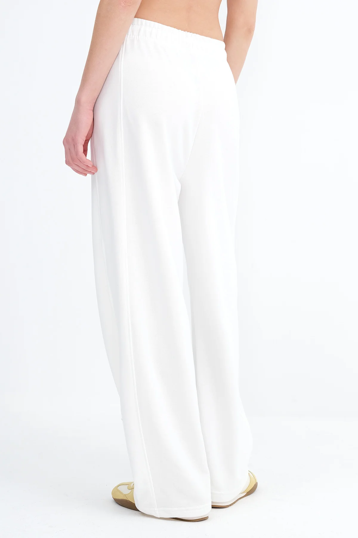 Wide Leg Sweatpants with Pockets - Image 17