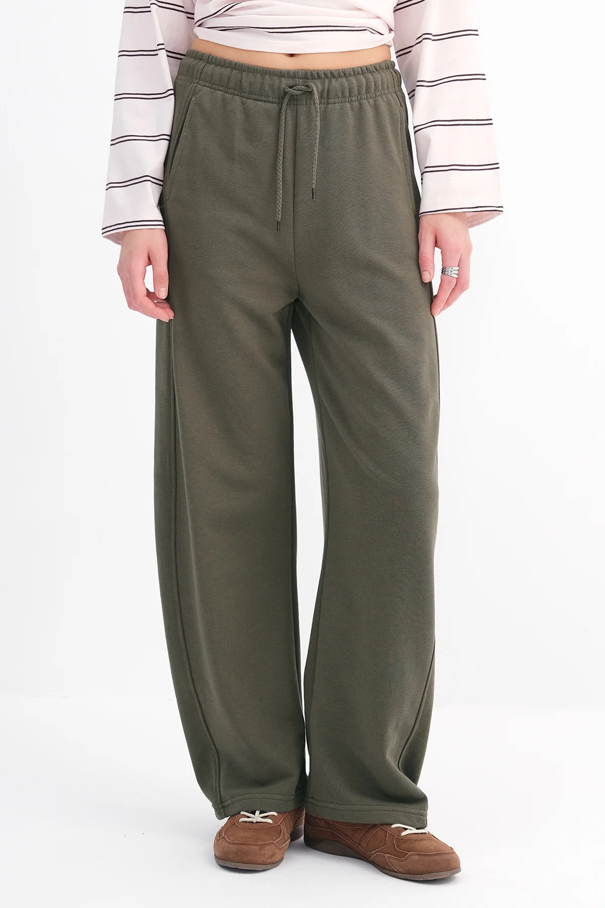 Wide Leg Sweatpants with Pockets - Image 18