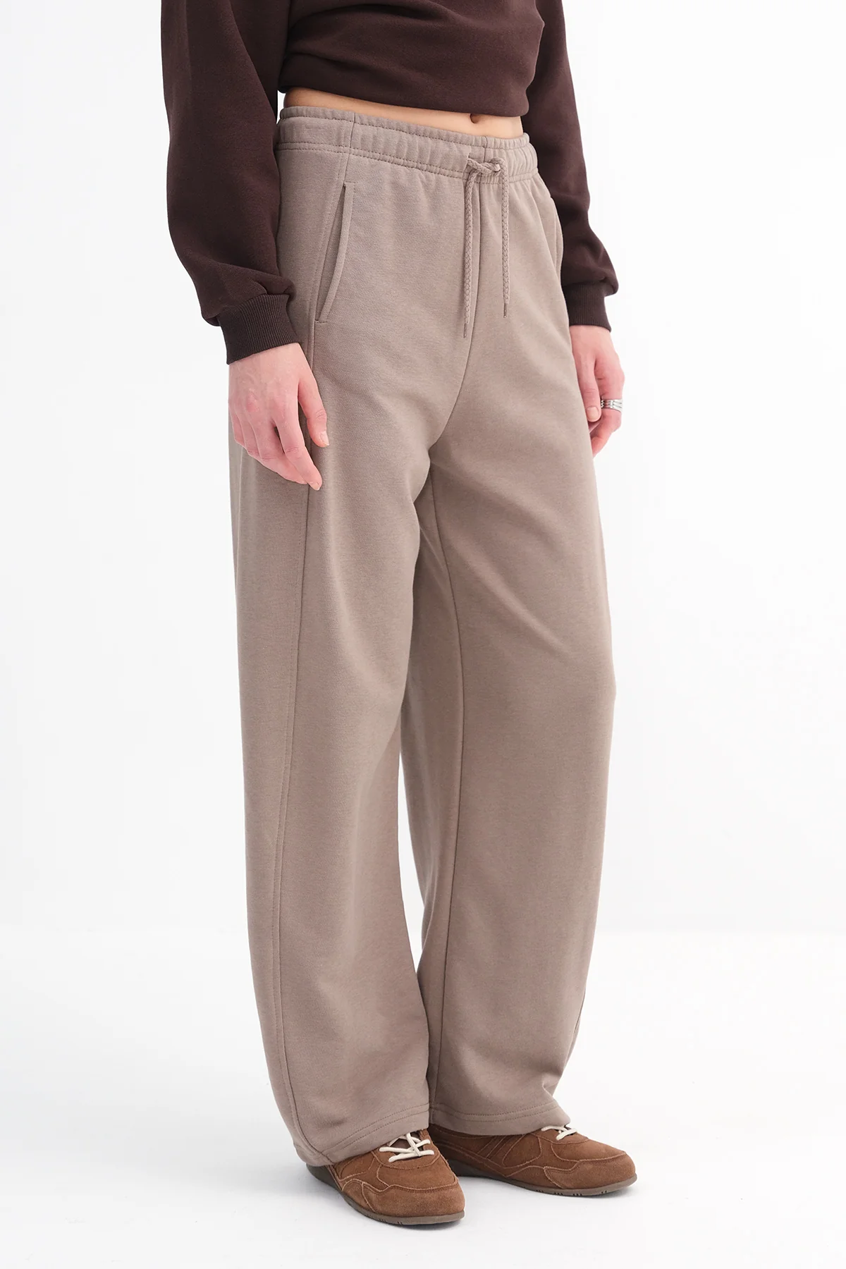 Wide Leg Sweatpants with Pockets - Image 21
