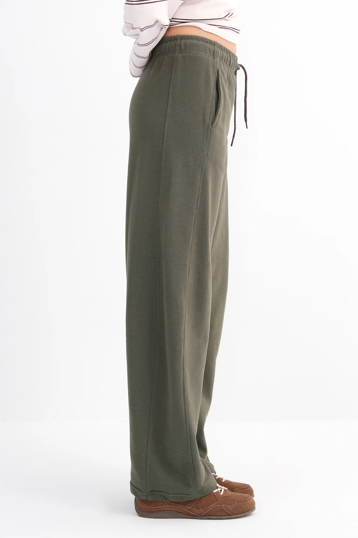 Wide Leg Sweatpants with Pockets - Image 25