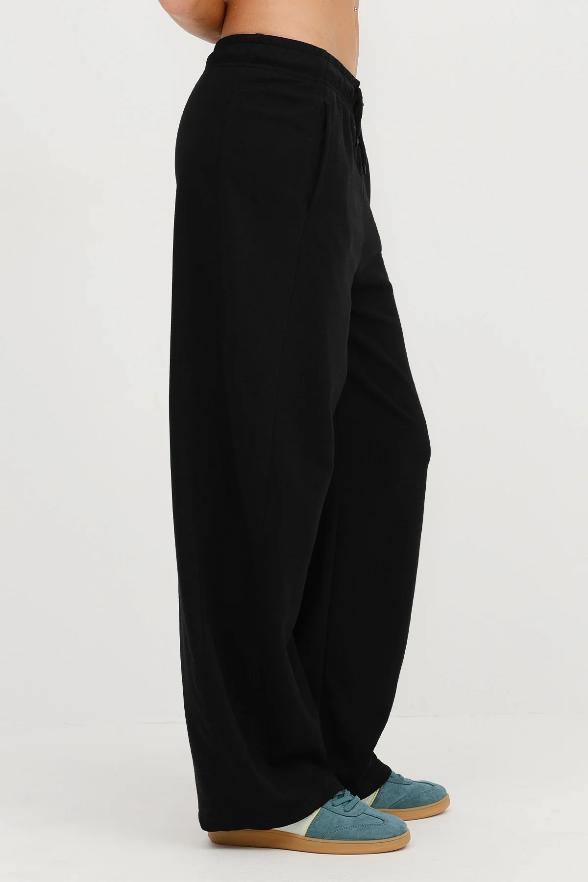 Wide Leg Sweatpants with Pockets - Image 26