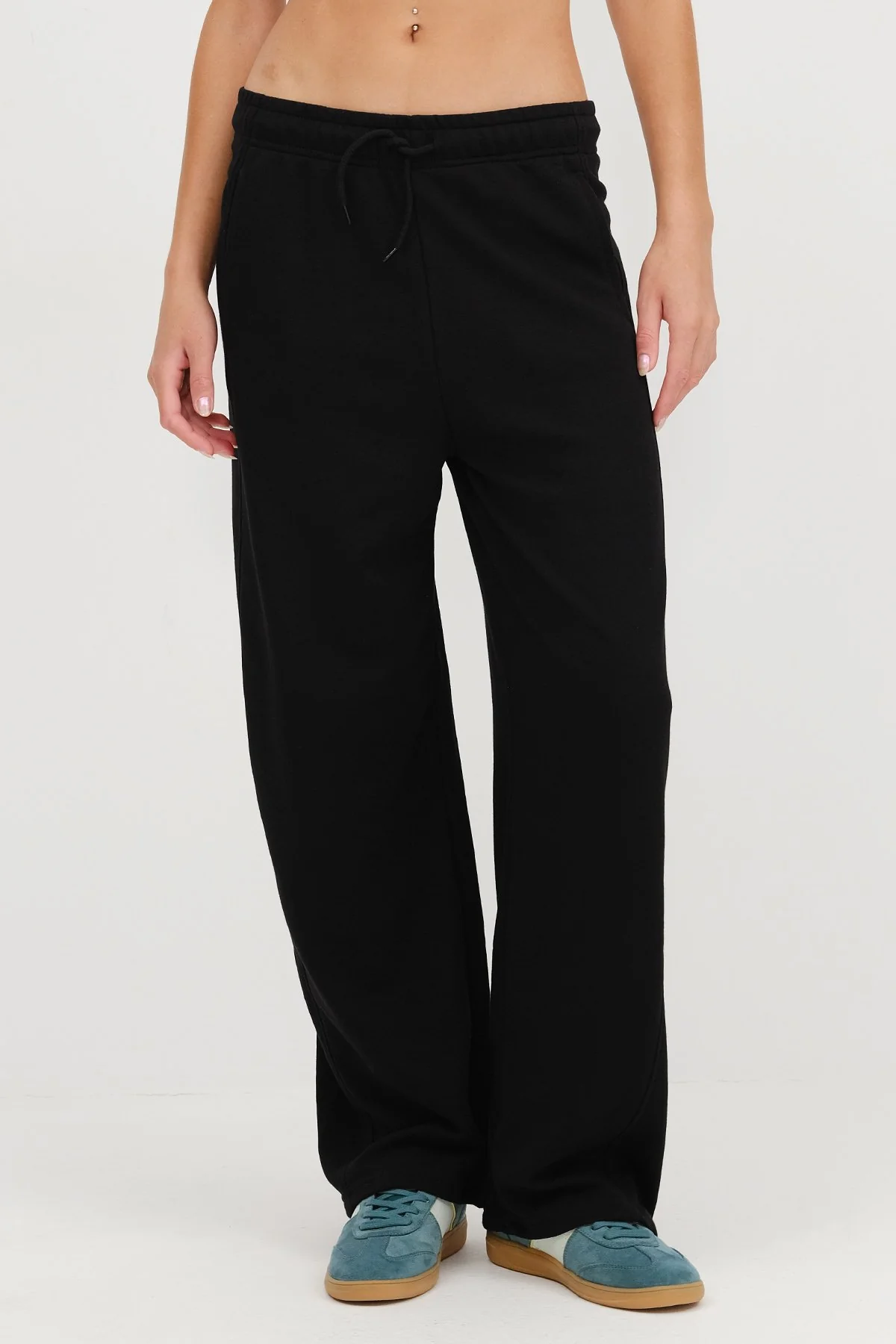 Wide Leg Sweatpants with Pockets - Image 30